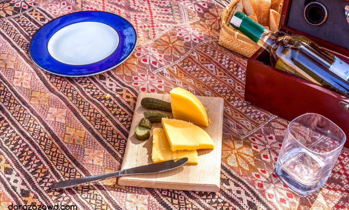 picnic morocco desert